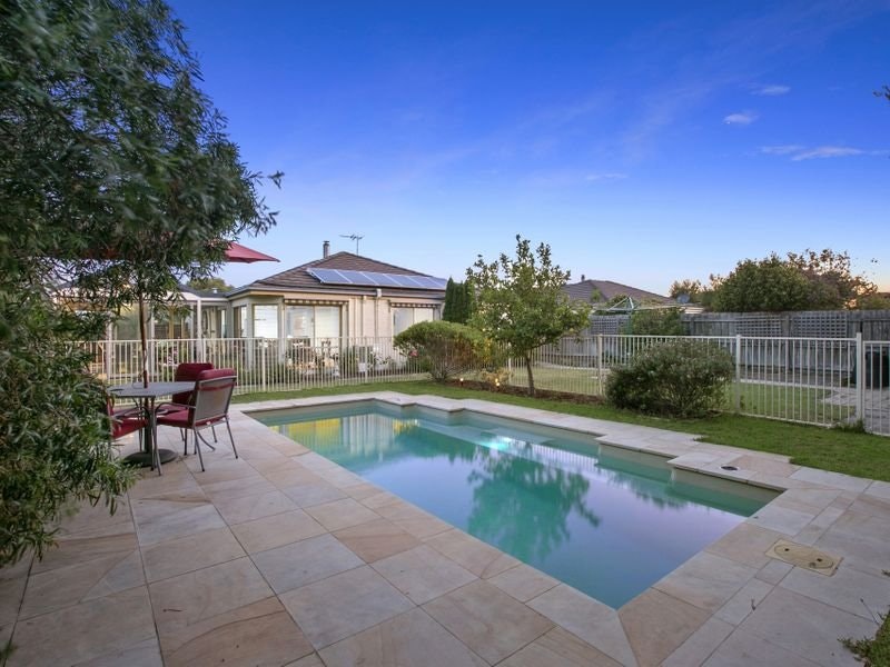 13 Emarald Close, Mornington, VIC