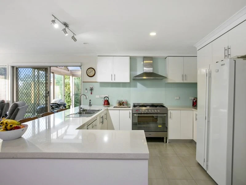 13 Emarald Close, Mornington, VIC