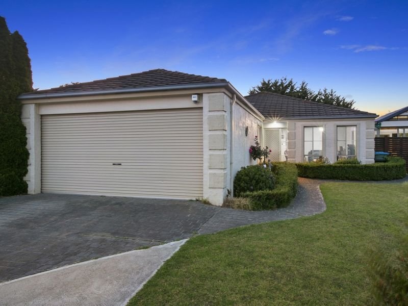 13 Emarald Close, Mornington, VIC