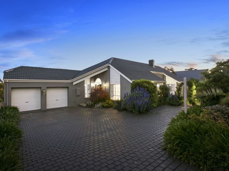 10 Jacaranda Crescent, Mornington, VIC