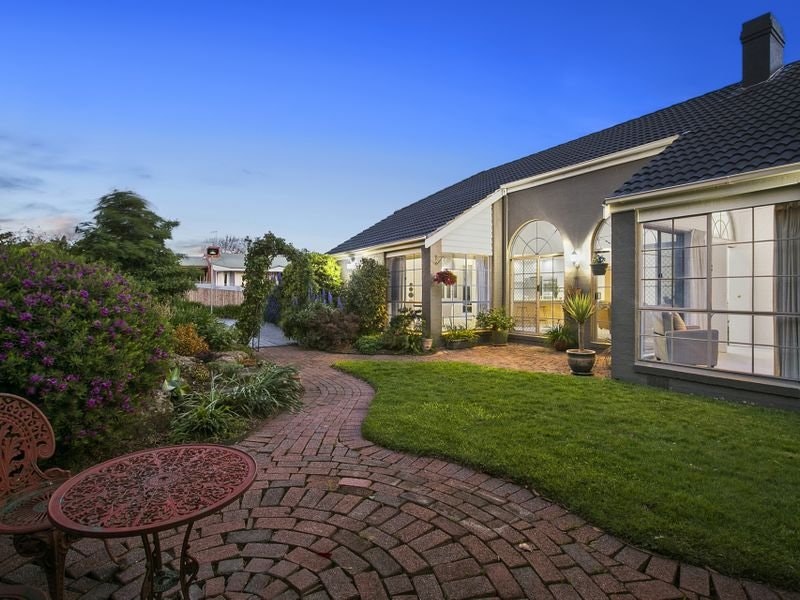 10 Jacaranda Crescent, Mornington, VIC