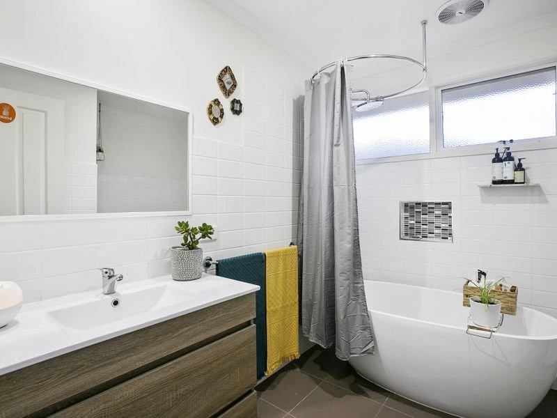 33 Sanderling Crescent, Mornington, VIC
