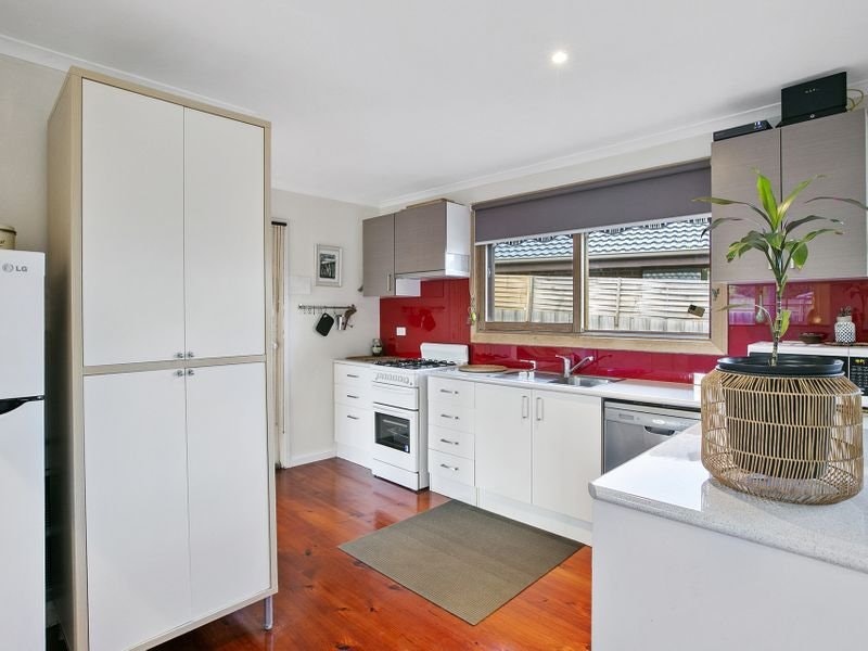 33 Sanderling Crescent, Mornington, VIC