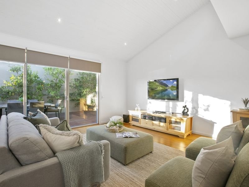 2/0 Adelaide Street, Mornington, VIC