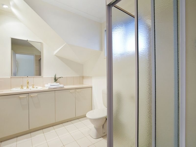 10 Jacaranda Crescent, Mornington, VIC