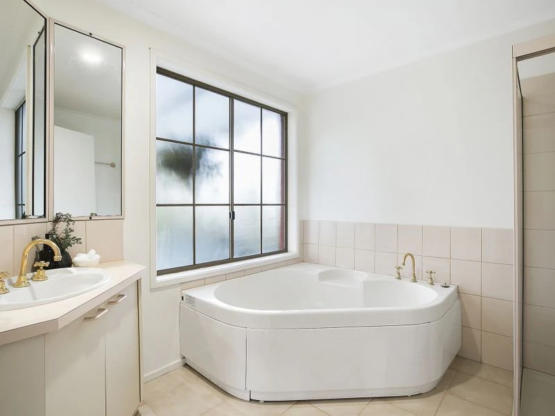 10 Jacaranda Crescent, Mornington, VIC