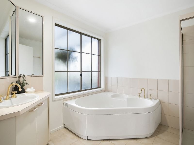 10 Jacaranda Crescent, Mornington, VIC