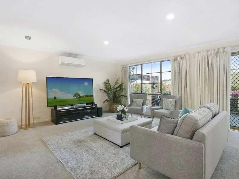10 Jacaranda Crescent, Mornington, VIC