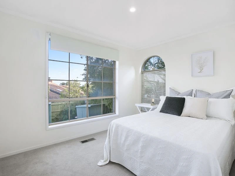 10 Jacaranda Crescent, Mornington, VIC