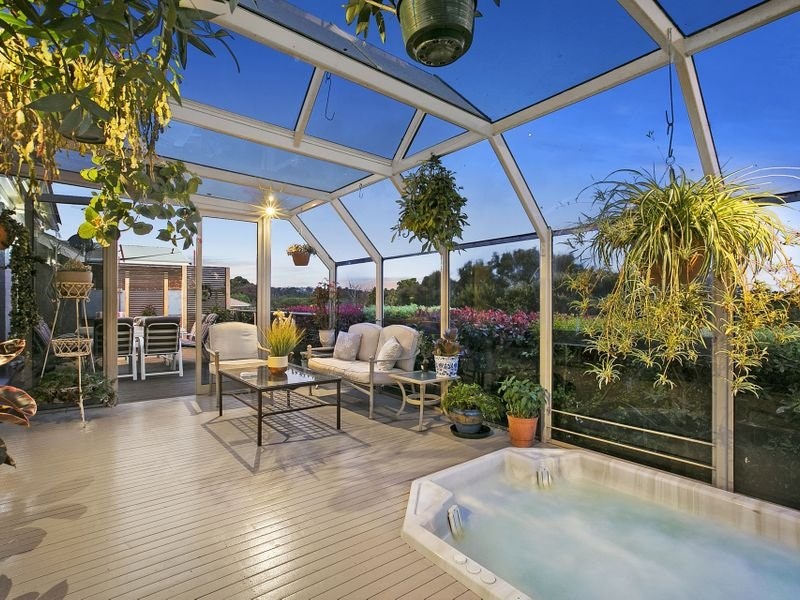 10 Jacaranda Crescent, Mornington, VIC