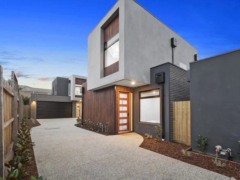 2/33 MacDonald Grove, Mornington, VIC