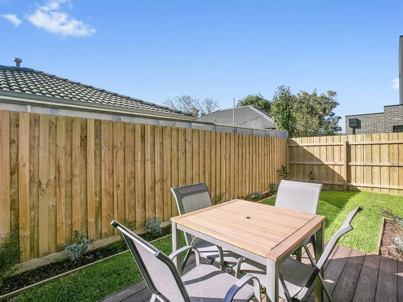 2/33 MacDonald Grove, Mornington, VIC
