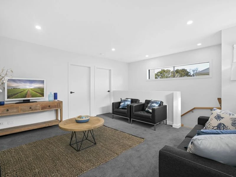 2/33 MacDonald Grove, Mornington, VIC