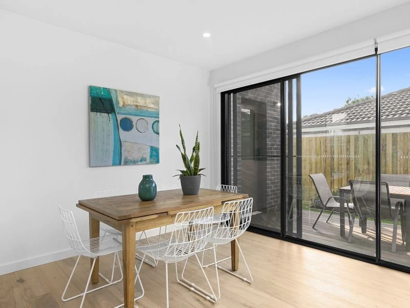 2/33 MacDonald Grove, Mornington, VIC