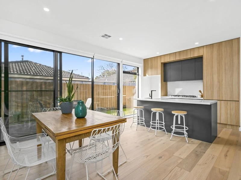 2/33 MacDonald Grove, Mornington, VIC