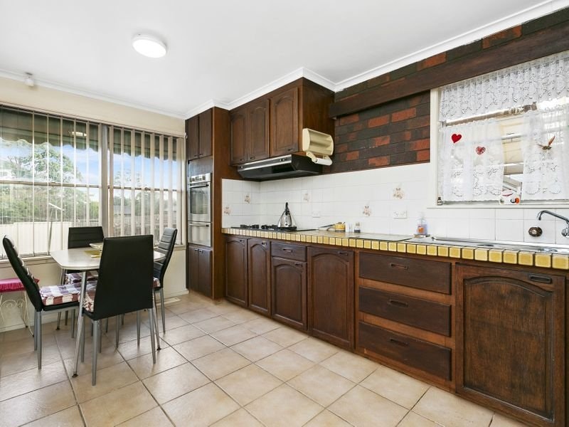 24 Currawong Street, Mornington, VIC