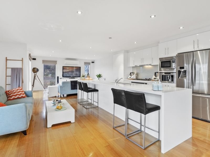 8 Nepean Place, Mornington, VIC