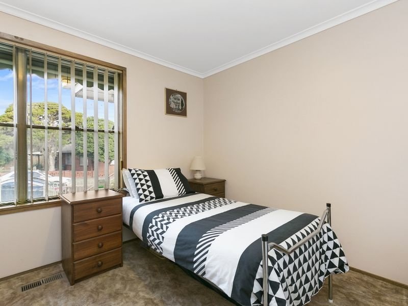 24 Currawong Street, Mornington, VIC