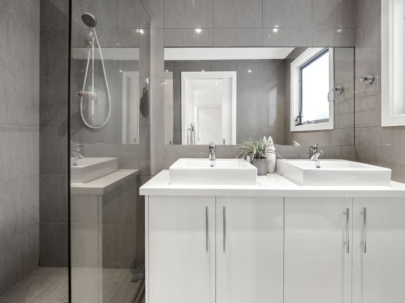 8 Nepean Place, Mornington, VIC