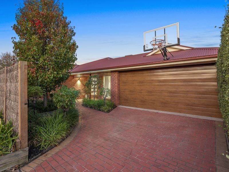13 Cambridge Court, Mornington, VIC