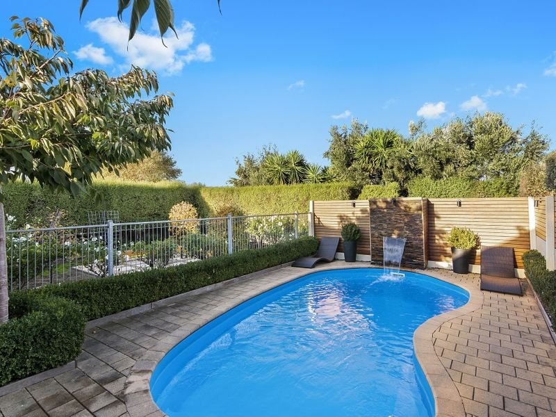 13 Cambridge Court, Mornington, VIC