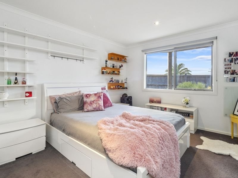 8 Nepean Place, Mornington, VIC