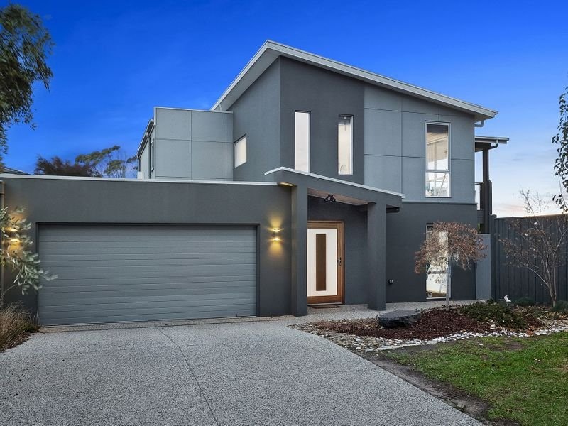 8 Nepean Place, Mornington, VIC