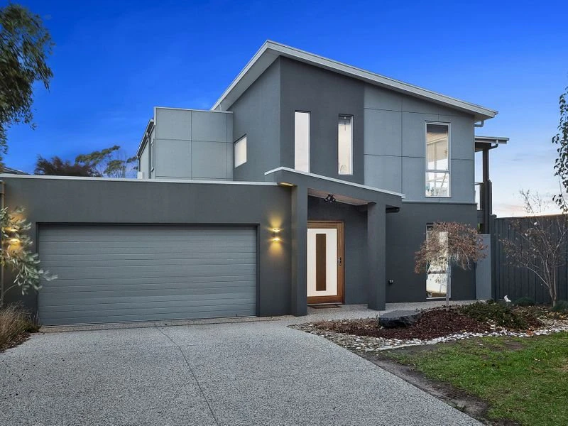 8 Nepean Place, Mornington, VIC