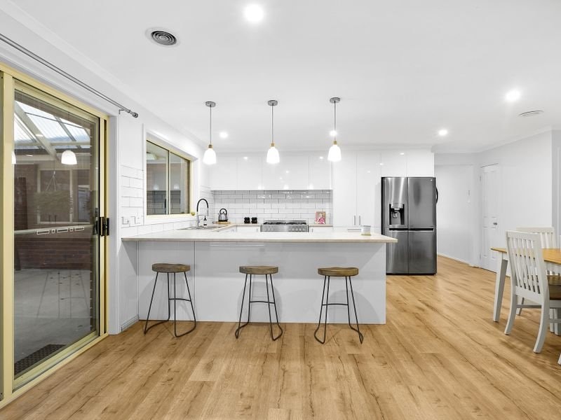 6 Bagshot Court, Mornington, VIC