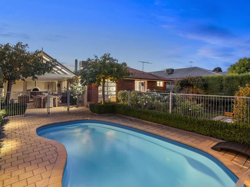 13 Cambridge Court, Mornington, VIC