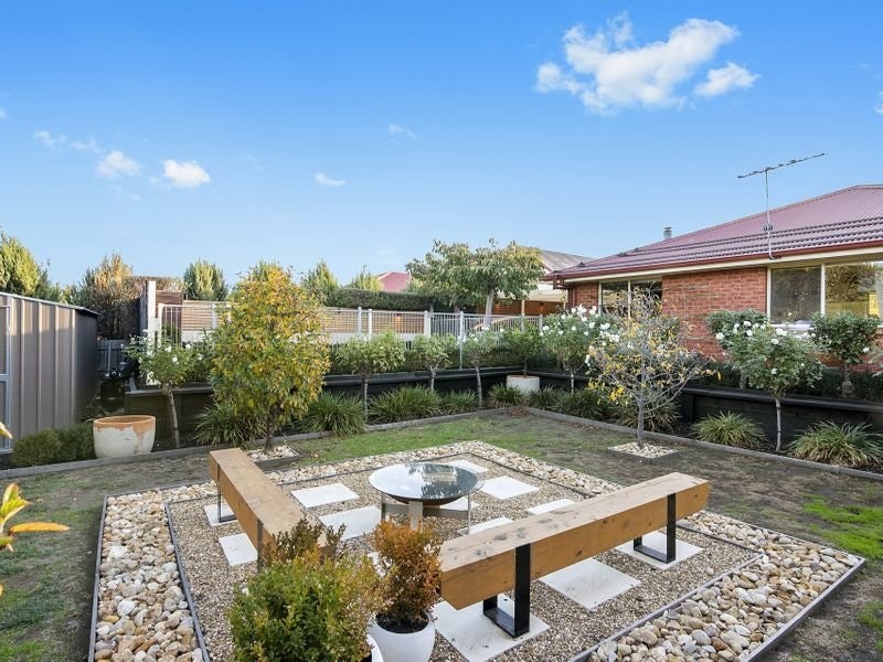 13 Cambridge Court, Mornington, VIC