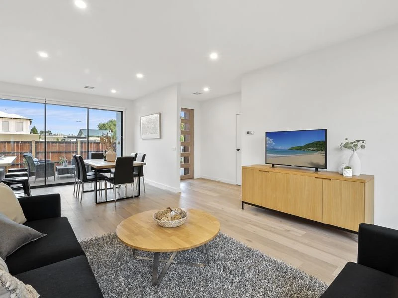 1/33 MacDonald Grove, Mornington, VIC