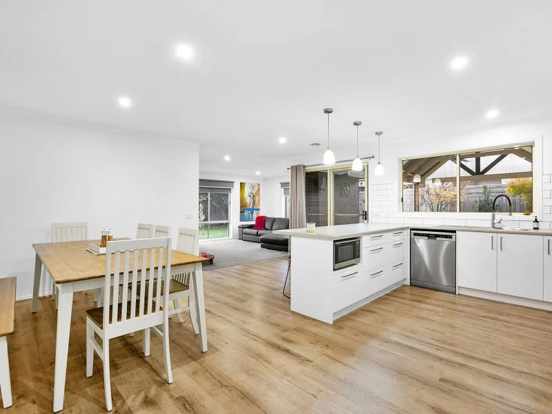 6 Bagshot Court, Mornington, VIC