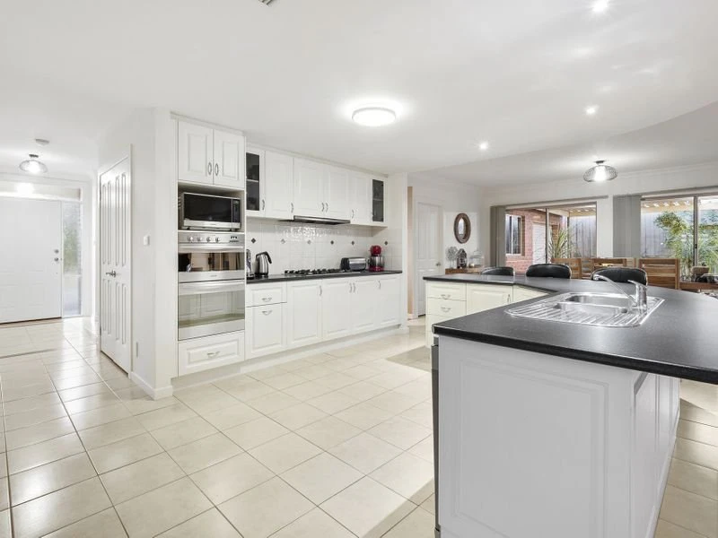 28 Ben Drive, Mornington, VIC