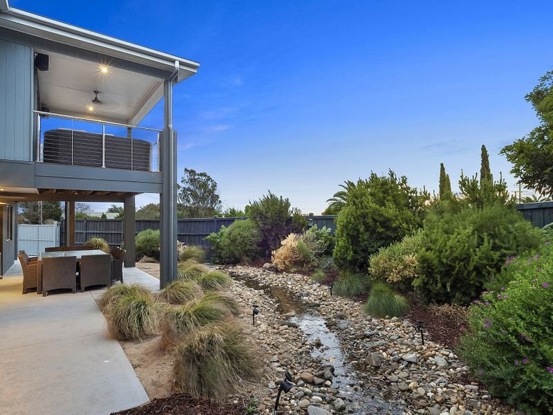 8 Nepean Place, Mornington, VIC