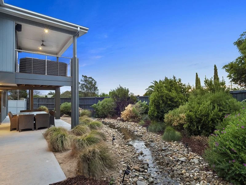 8 Nepean Place, Mornington, VIC