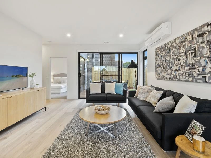 1/33 MacDonald Grove, Mornington, VIC