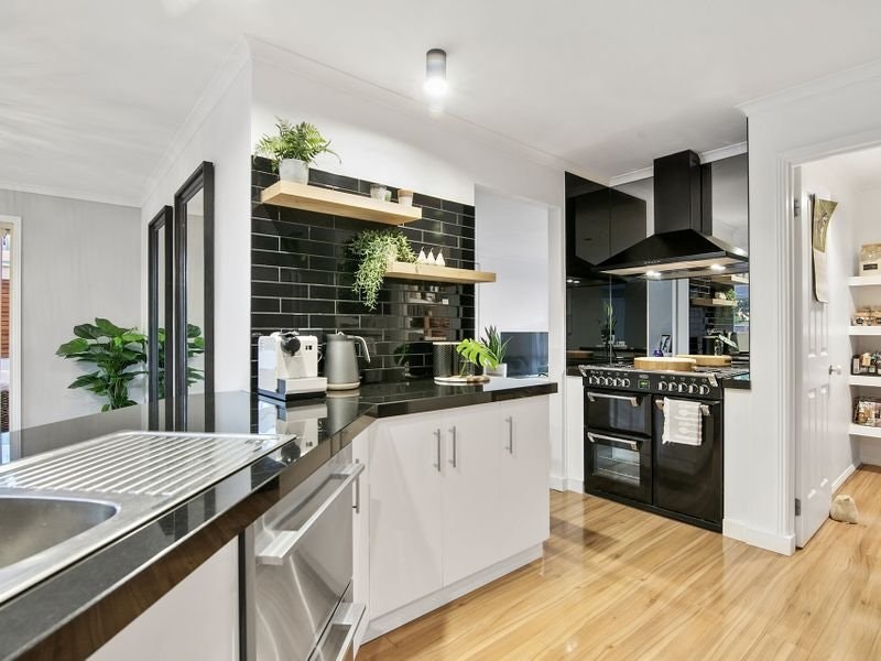 13 Cambridge Court, Mornington, VIC