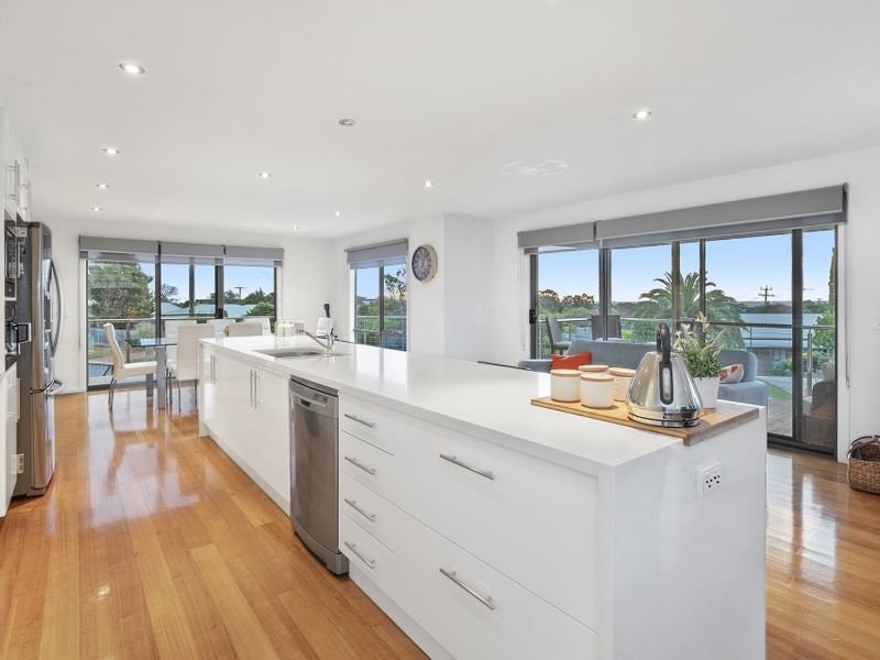 8 Nepean Place, Mornington, VIC