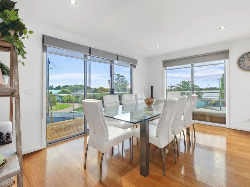 8 Nepean Place, Mornington, VIC