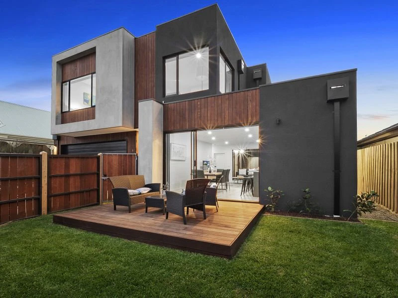 1/33 MacDonald Grove, Mornington, VIC