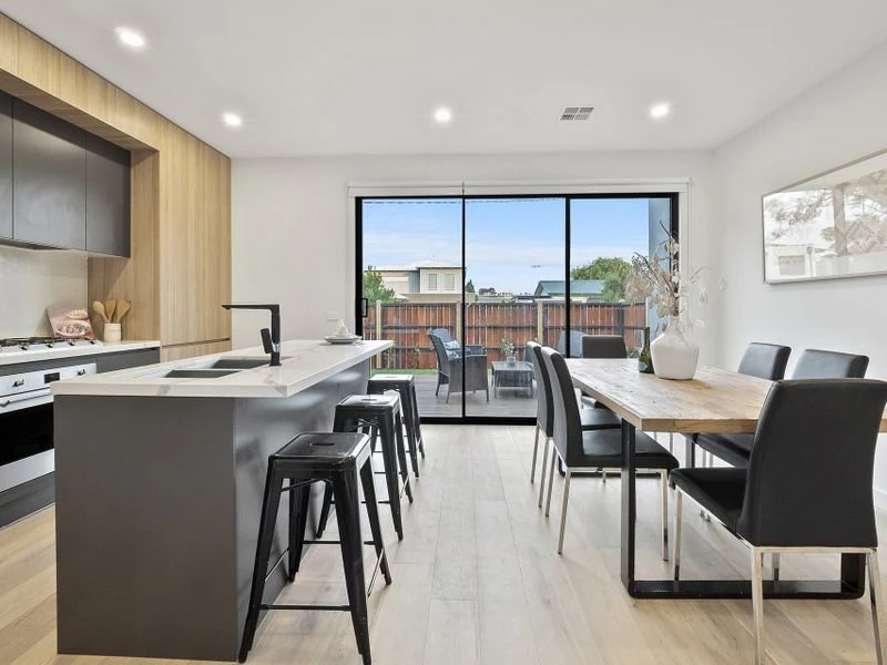 1/33 MacDonald Grove, Mornington, VIC