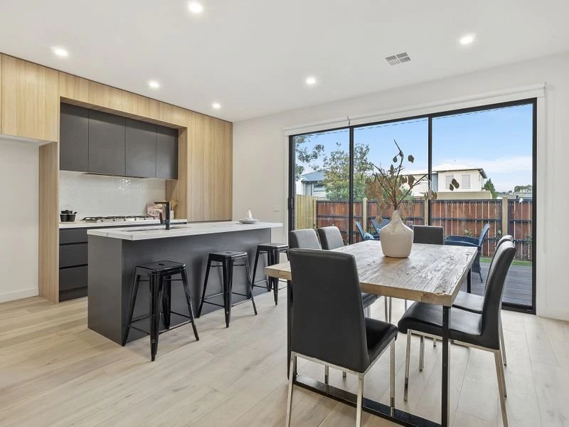 1/33 MacDonald Grove, Mornington, VIC