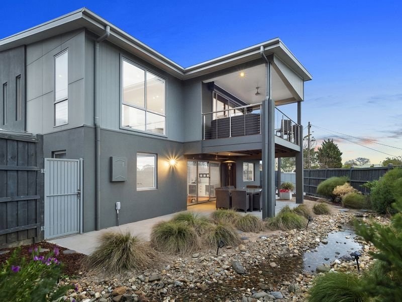 8 Nepean Place, Mornington, VIC