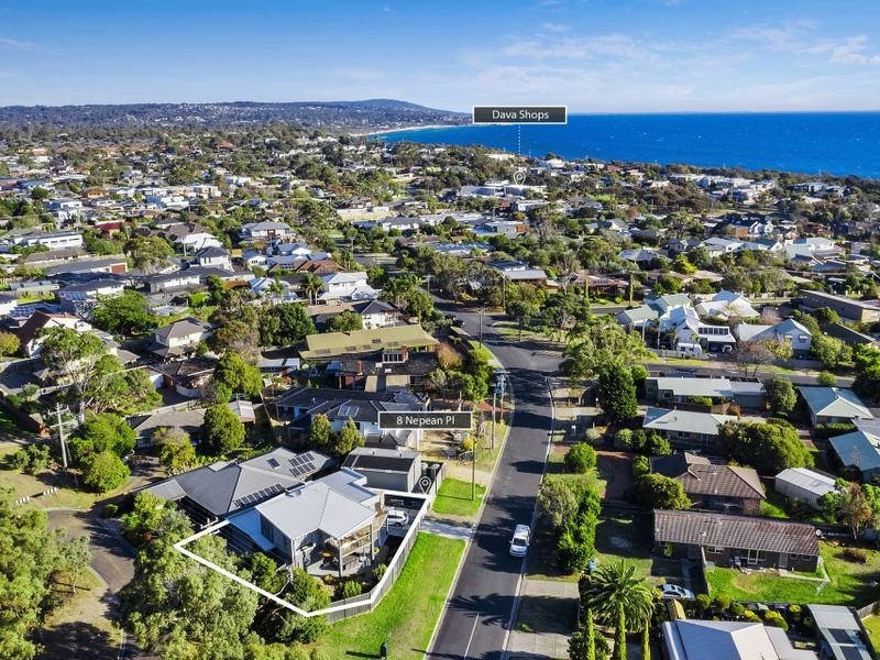 8 Nepean Place, Mornington, VIC