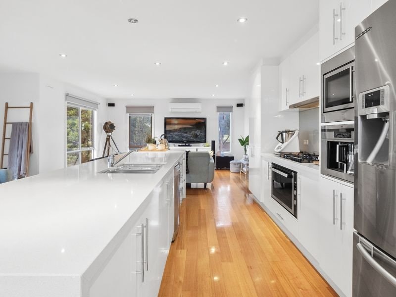 8 Nepean Place, Mornington, VIC