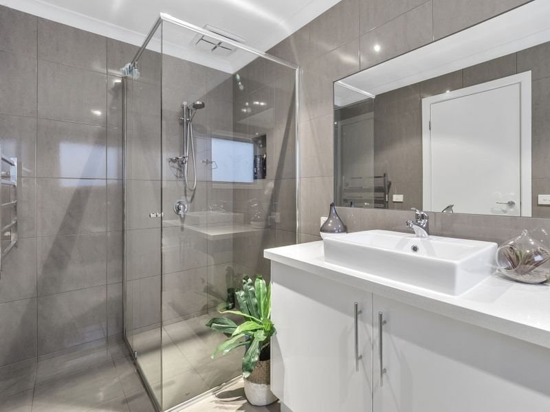 8 Nepean Place, Mornington, VIC