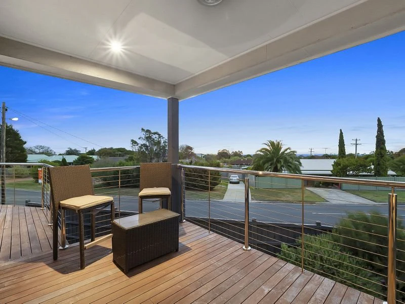 8 Nepean Place, Mornington, VIC