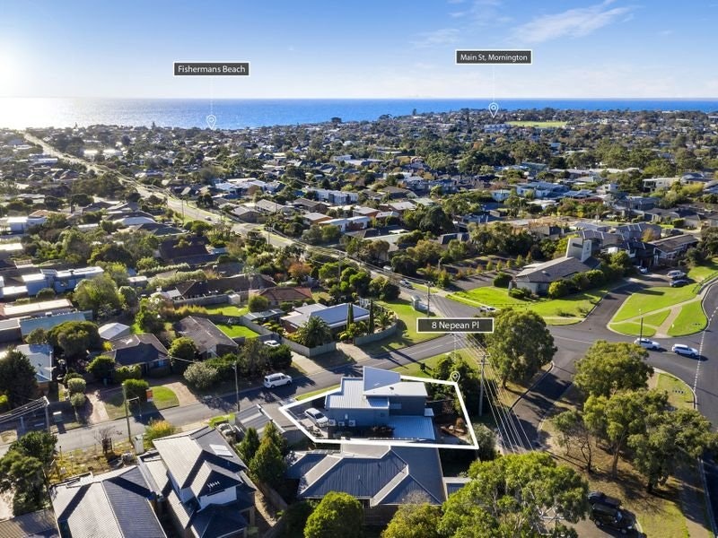8 Nepean Place, Mornington, VIC