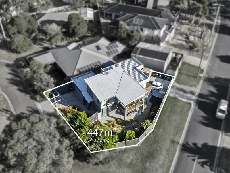 8 Nepean Place, Mornington, VIC